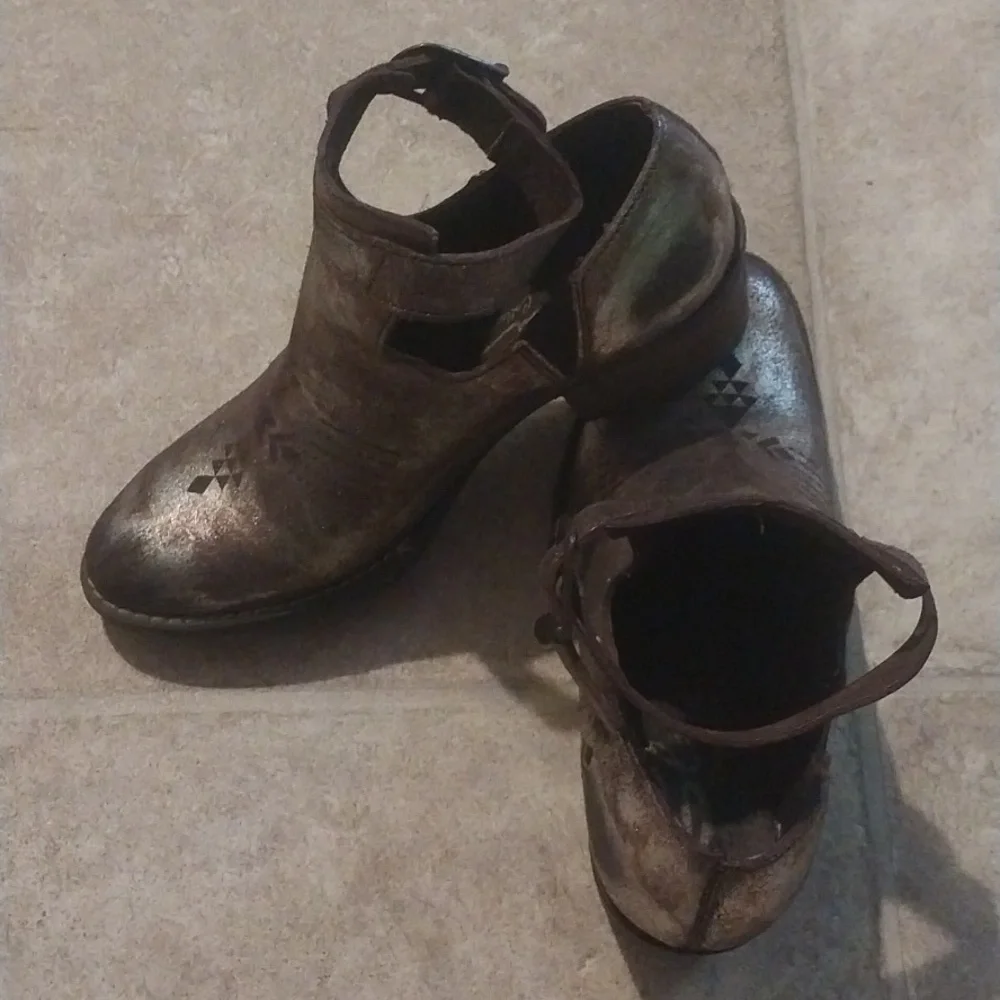 Sbicca Vintage Collection Peaceout Metallic Ankle Booties  Size 6
